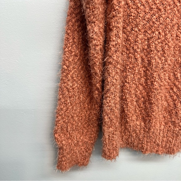 Soft fuzzy sweater from Love Tree EUC size XL - Picture 3 of 9